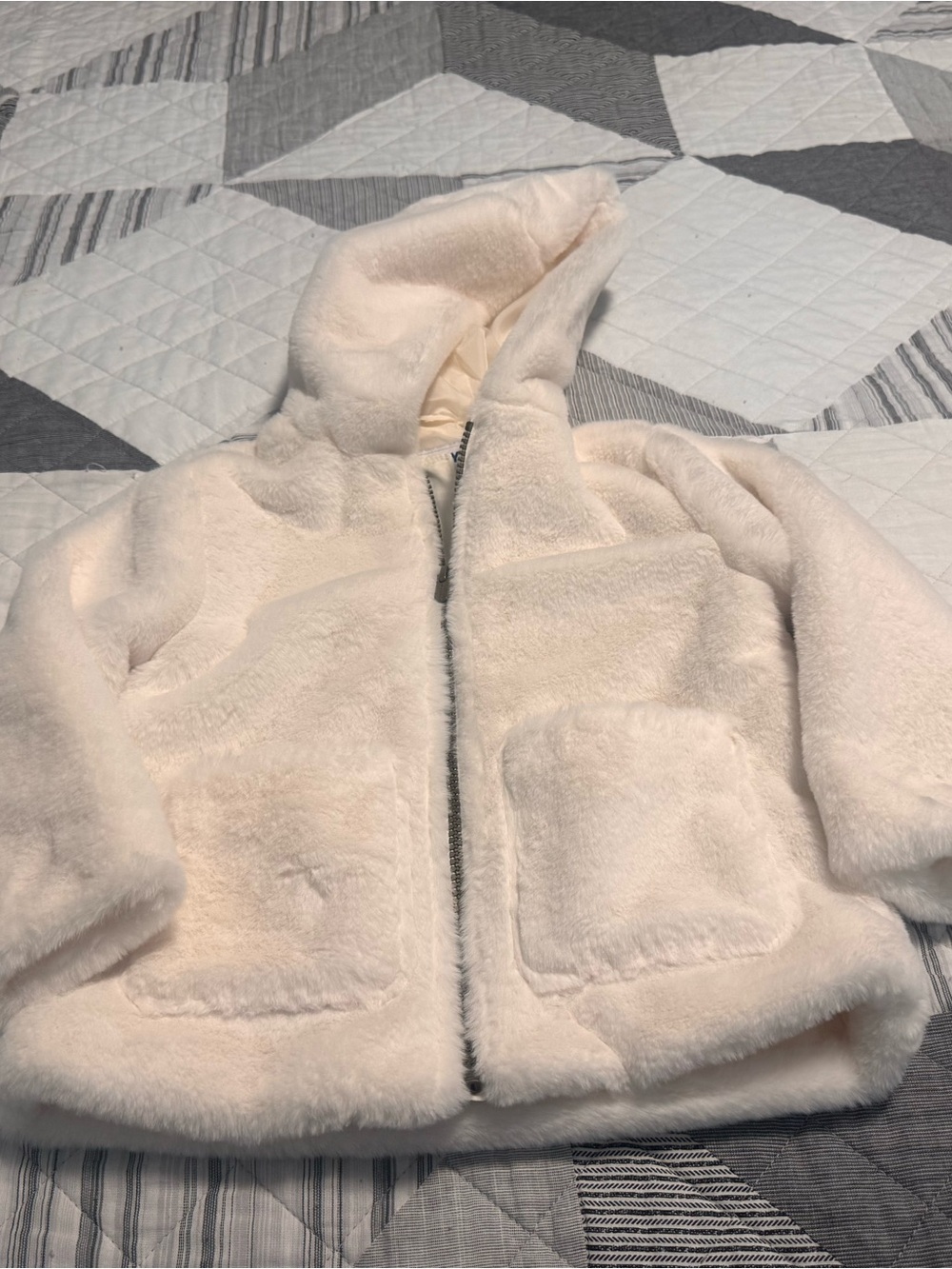 Old Navy Plush Hooded Puffer Jacket in Cream